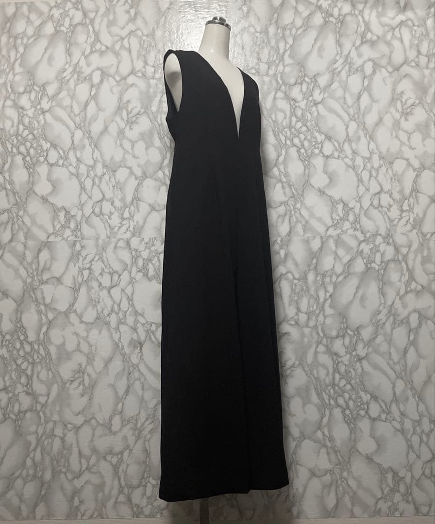 美品　Tnewties デザインサロペット　オールインワン　刺繍ロゴバックベルト