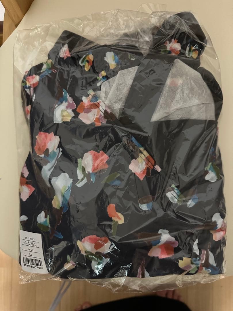 web限定　新作　SUKLA ローズプリントプリーツタンクトップ　LL ブラック