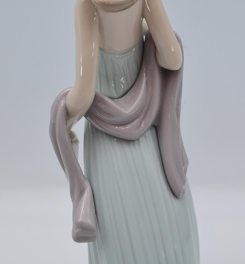 純真な女性　＃5487　No.2　★リヤドロ　スペイン　ポーセリン　箱付き　絶版