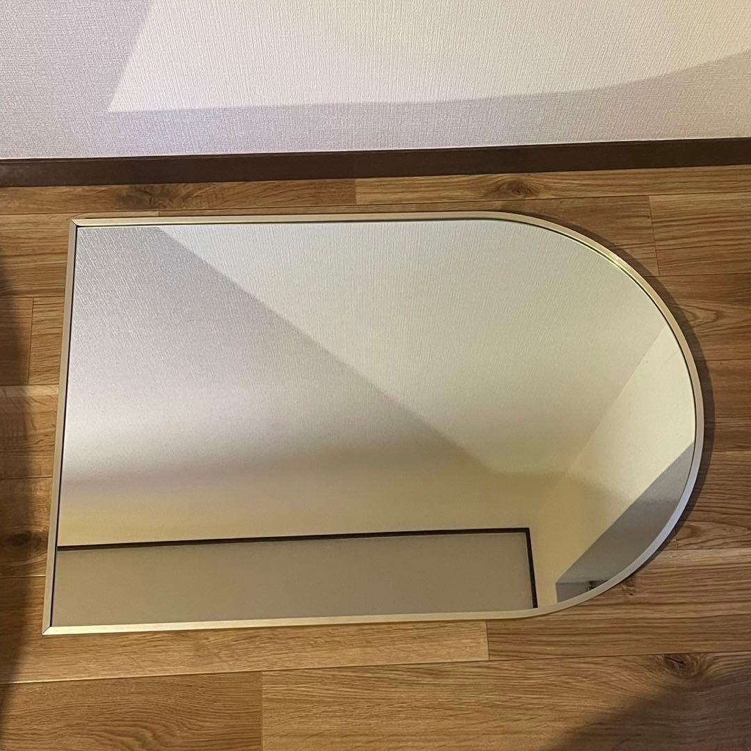 【インテリア】⁂アーチ型壁掛けミラー⁂淡いゴールドカラー⁂幅50cm高さ75cm