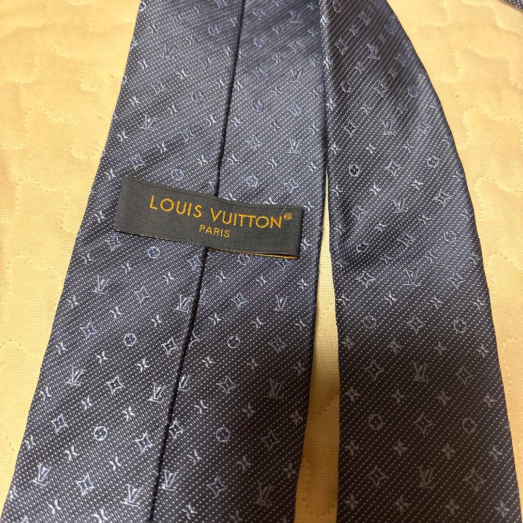 ルイヴィトン　モノグラム ネイビーネクタイ 箱付き