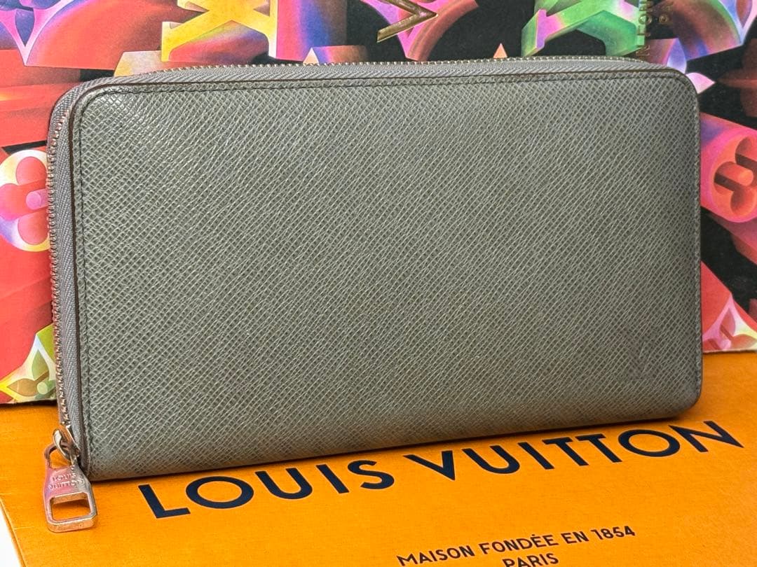 ルイヴィトン　タイガ　ジッピーオーガナイザー長財布　グレー系