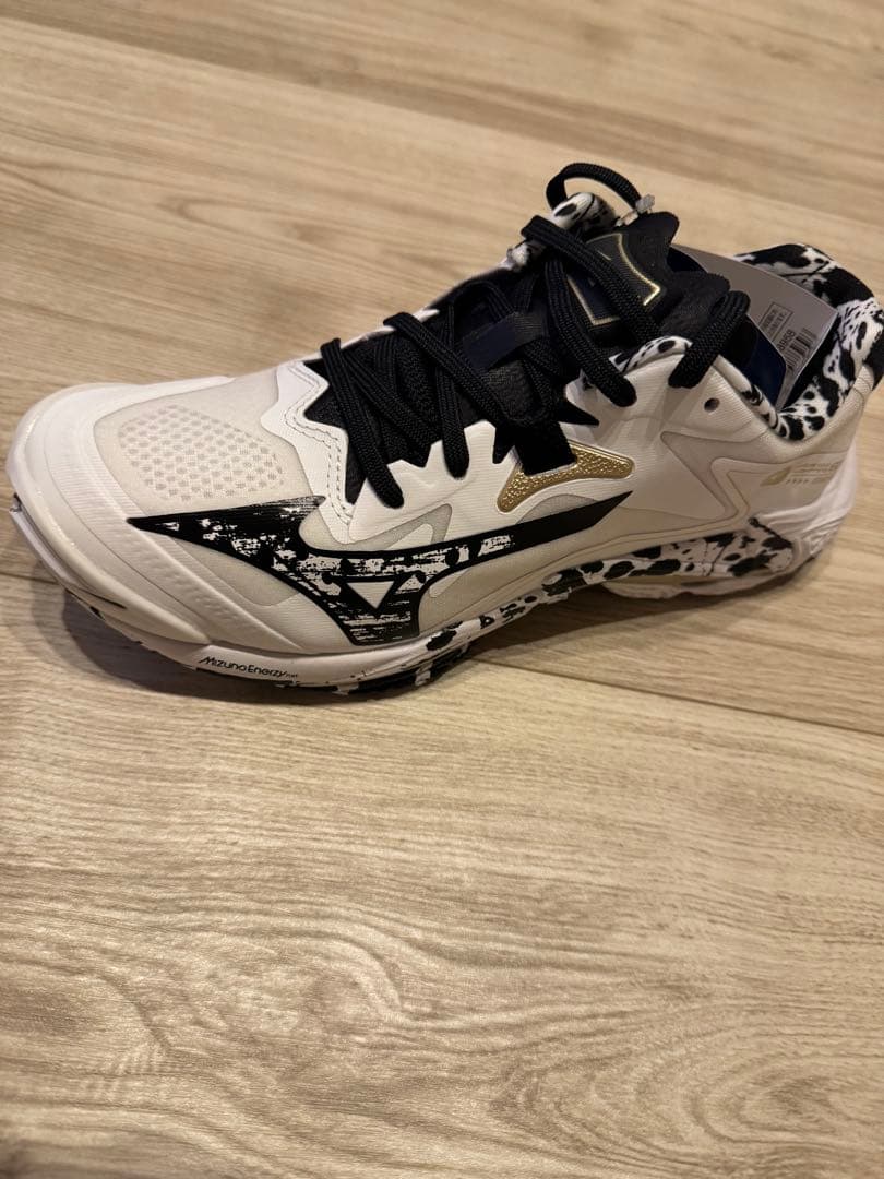 ウエーブライトニング Z8(バレーボール)