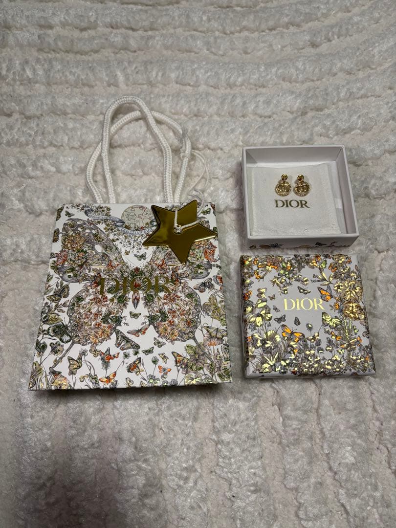 Dior ゴールドロゴピアス ギフトバッグ付き