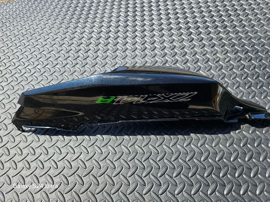 ZX-14R テールカウル左右