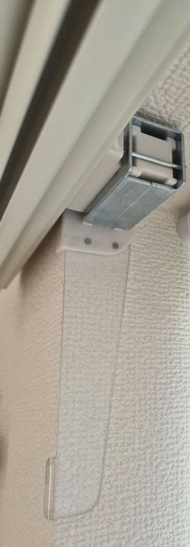 つっぱり遮光ロールスクリーン 幅180×丈200(取り付け対応幅136～180)