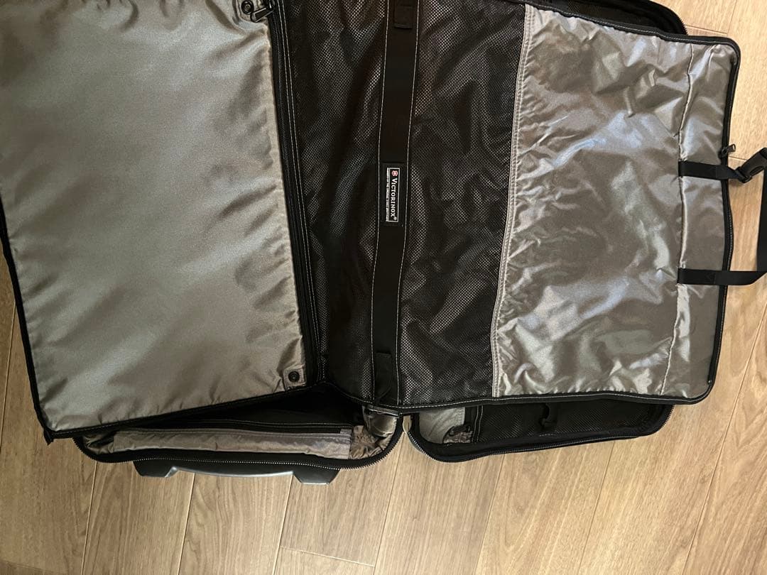 ヴィクトリノックス製スーツケース - 清潔で丁寧に使用された高品質モデル