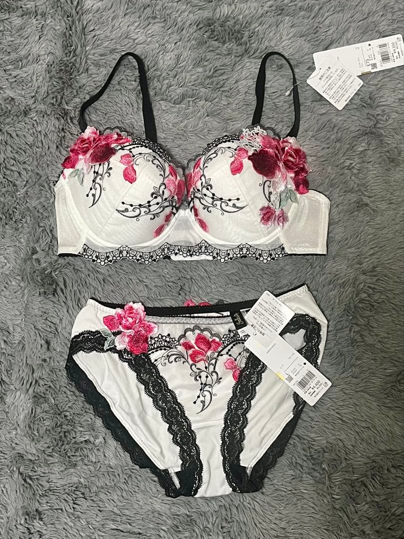 ワコール　サルート　E75 L