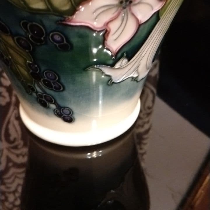 英国W.MOORCROFT「モークロフト」社の装飾陶芸品ー花瓶