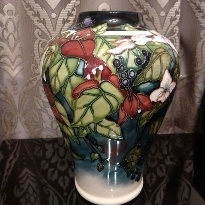 英国W.MOORCROFT「モークロフト」社の装飾陶芸品ー花瓶