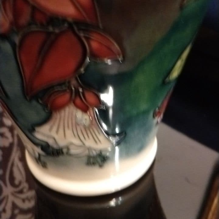 英国W.MOORCROFT「モークロフト」社の装飾陶芸品ー花瓶