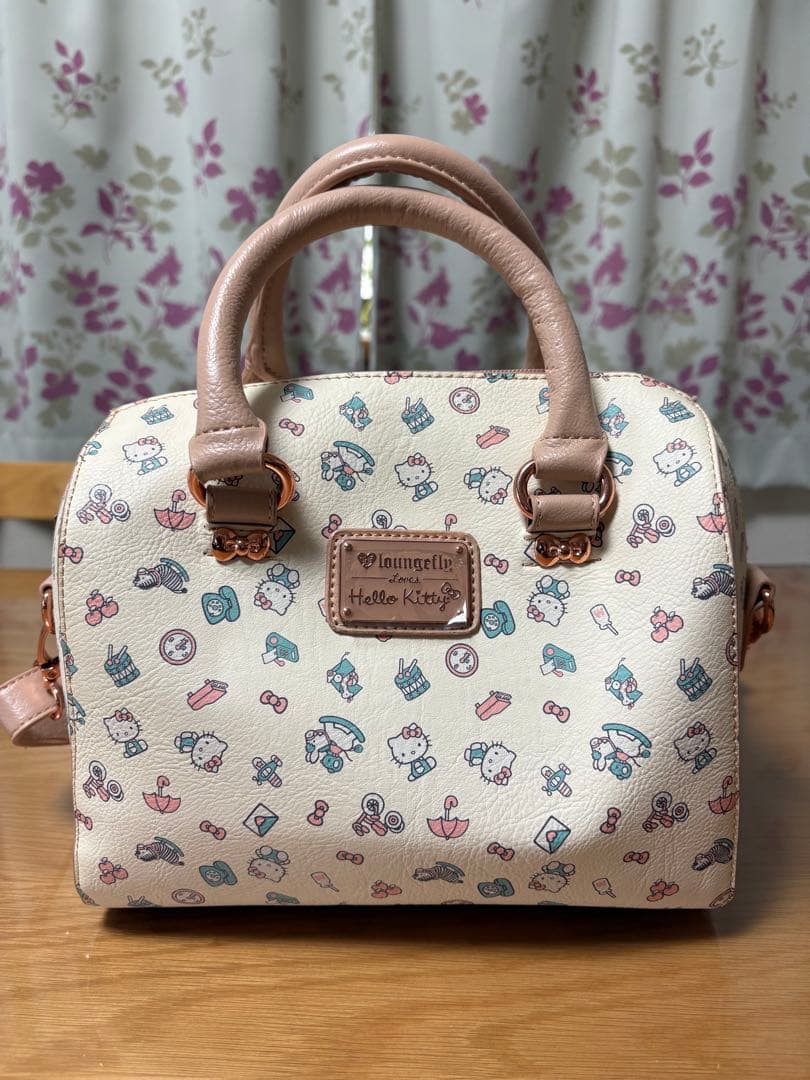 Loungefly Hello Kitty ハンドバッグ(レア商品)