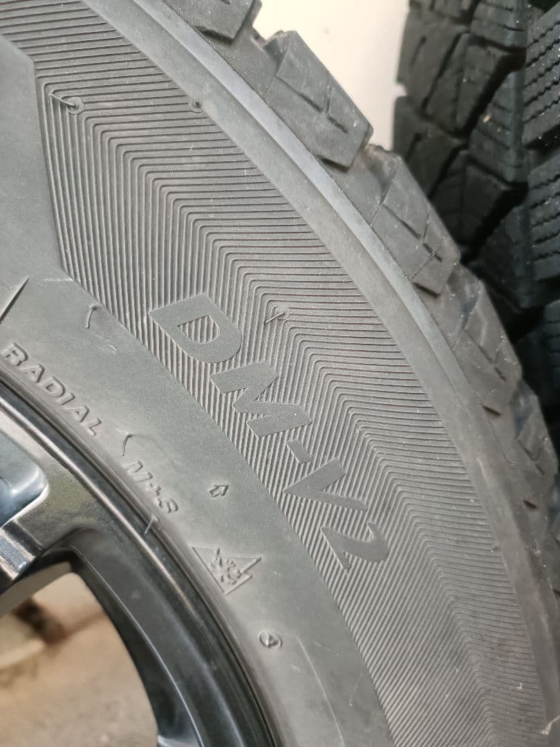 最終値下げ【送料込み】225/60R17スタッドレスBLIZZAK DM-V2②