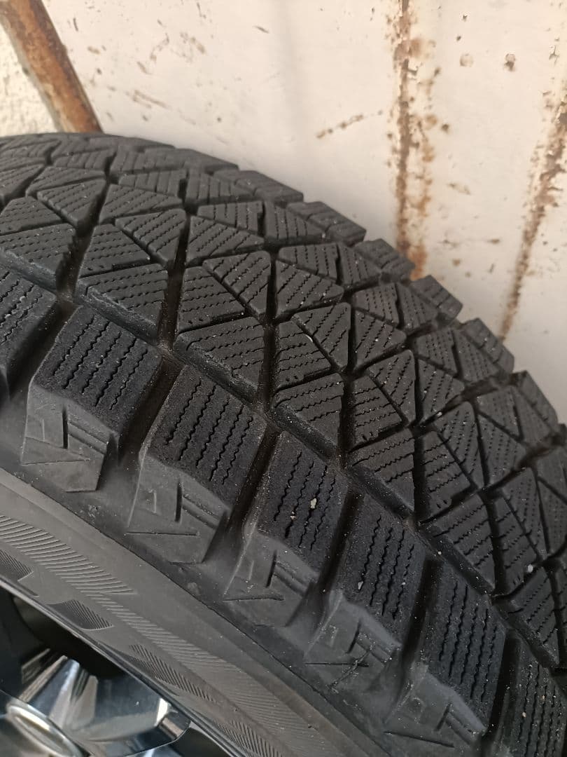 最終値下げ【送料込み】225/60R17スタッドレスBLIZZAK DM-V2②