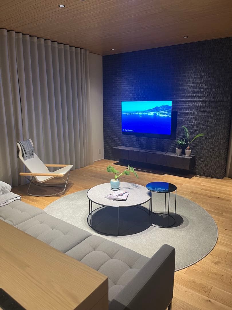 Arflex CLIP Table DECKTONホワイト、ブラックガラス