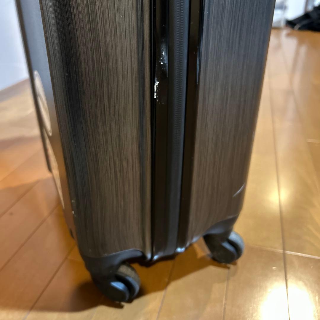 ポルシェデザイン　スーツケース　機内持ち込み可能　ガンシルバー