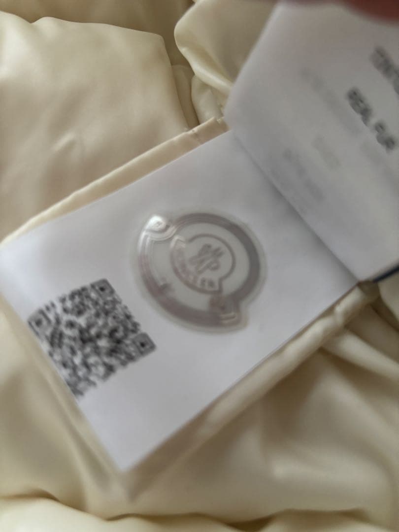 MONCLER フード付きダウンジャケット　袖ファー　オフホワイト　サイズ2