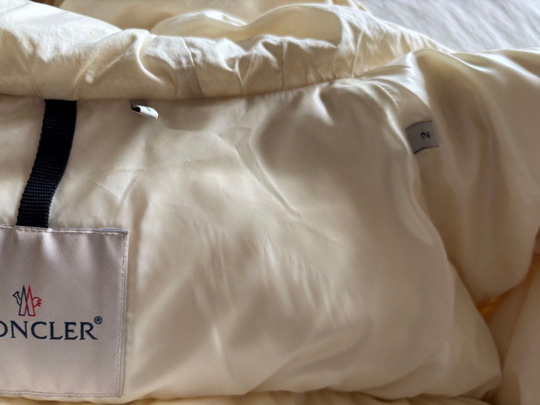 MONCLER フード付きダウンジャケット　袖ファー　オフホワイト　サイズ2