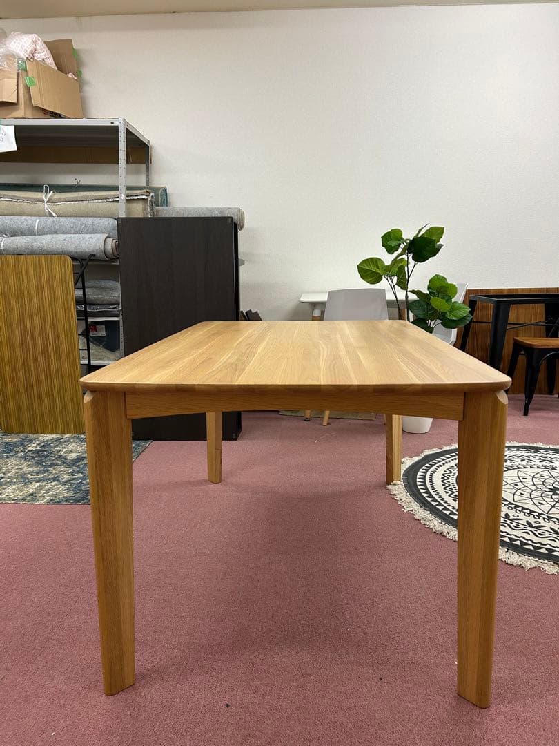 モデルルーム展示品オーク無垢のダイニングテーブル