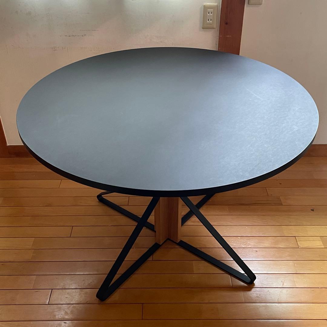 アルテック カアリ 円形ダイニングテーブル