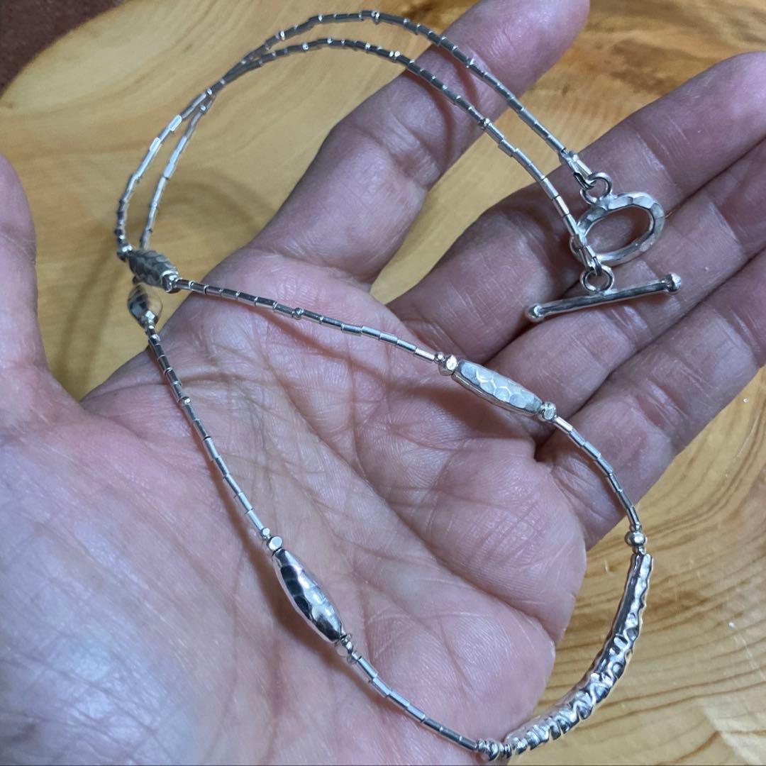 カレンシルバー　槌目仕上げのセミロングネックレス