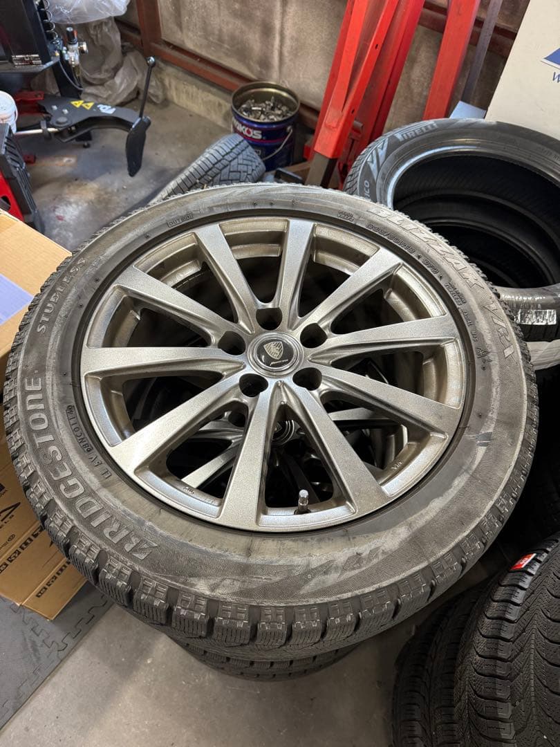 ト*ト様 【年末大特価】235/50R18 18インチ 8J PCD120 オフ