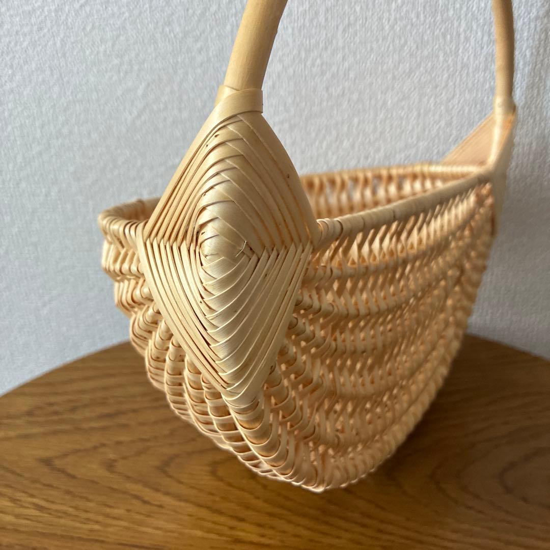 ラトビア　ウォールバスケット　壁掛けかご