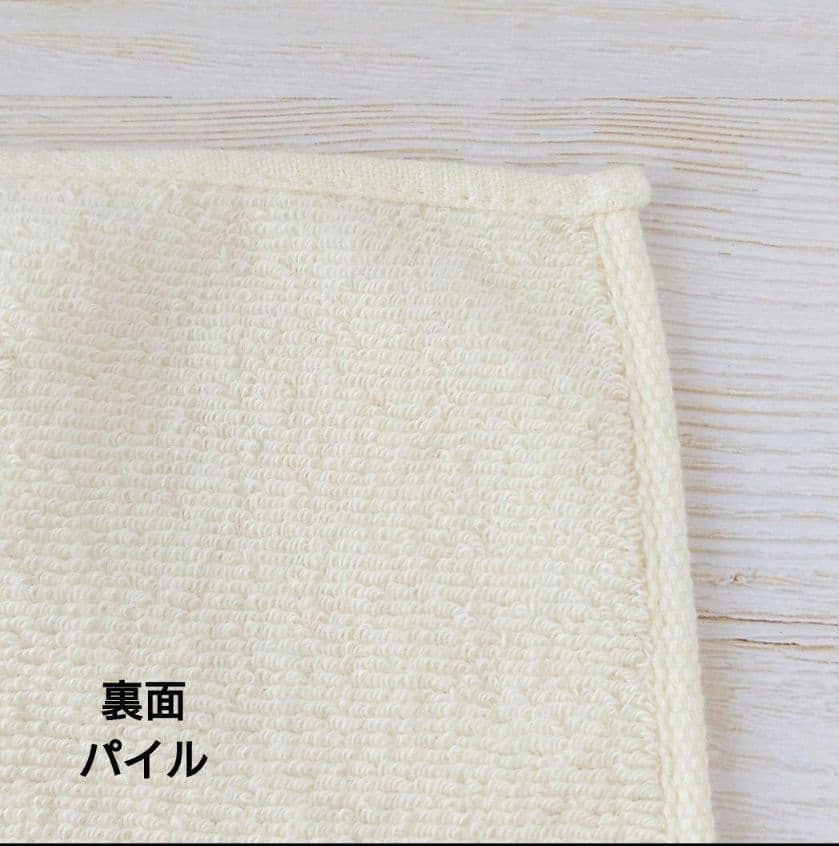 手刺繍入ちっちゃな タオルハンカチ【うさことフラワーリース】