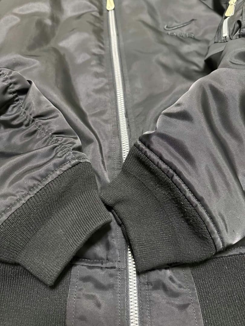 NIKE 背面ロゴ ボンバージャケット MA-1 メンズ 黒 短丈 ダウン