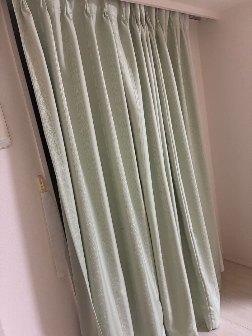 【遮光２級】【高品質】【遮熱】薄い緑色のカーテン（裏地あり）3点セット