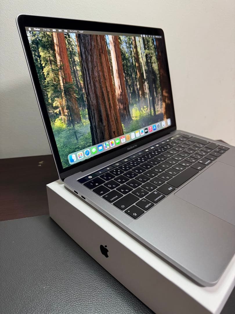 MacBook Pro 2019、13インチ、スペースグレイ。