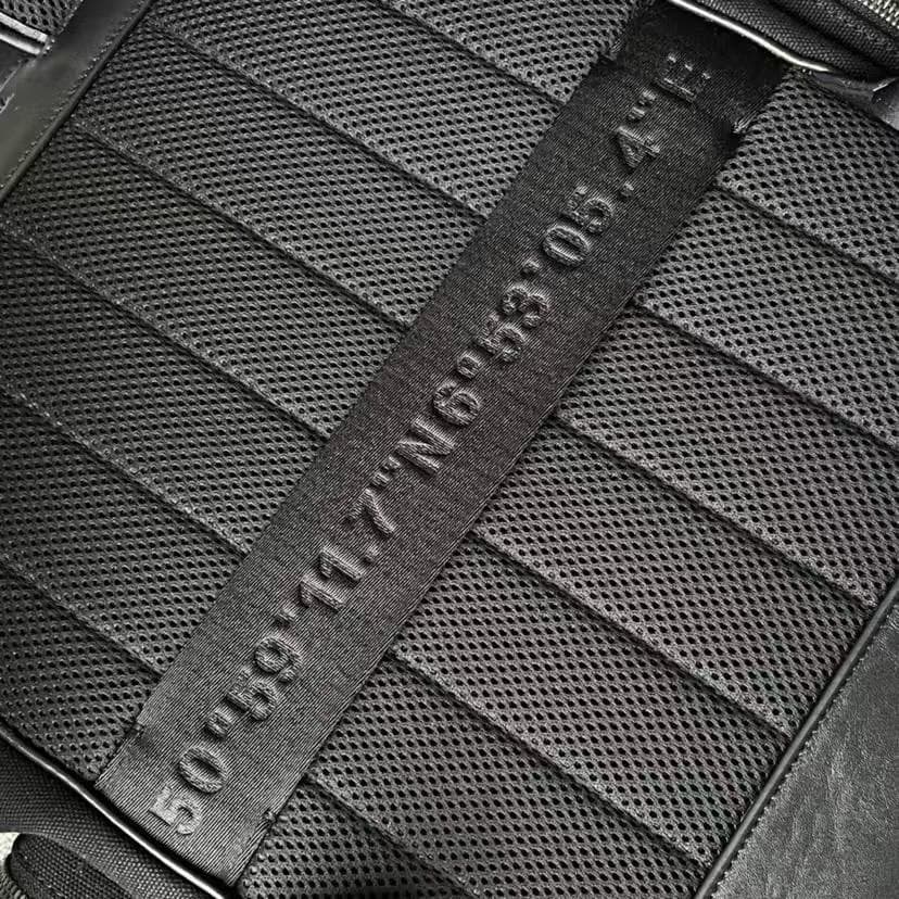 美品バックパック ブラック・ラージサイズ モンクレール