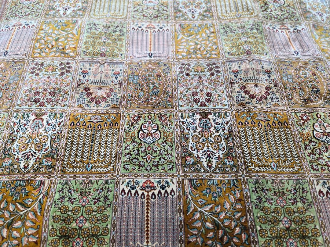 ペルシャ絨毯 本物保証 100%手織り素材シルク クム産サイズ292×200cm