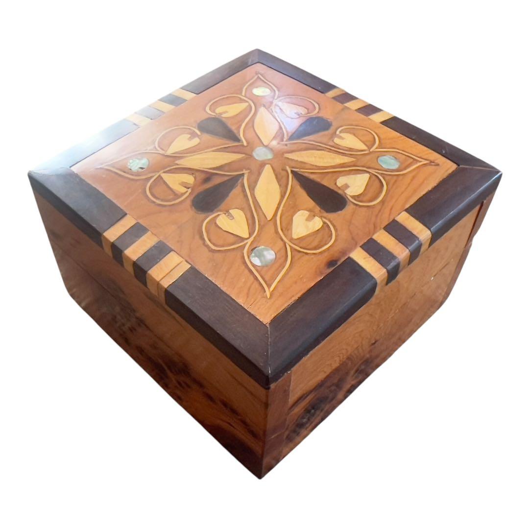 高級モロッコ製タウヤウッド小物入れ | 幾何学デザイン