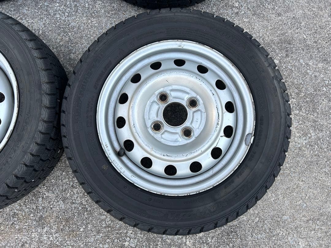 スタッドレスタイヤ 13インチ スチールホイール　バリ山