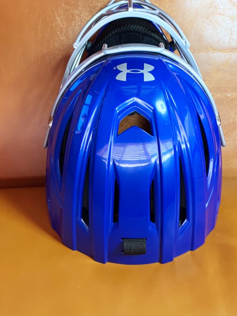 新品2025年★アメリカ国内限定☆アンダーアーマー☆キャッチャーヘルメット☆青