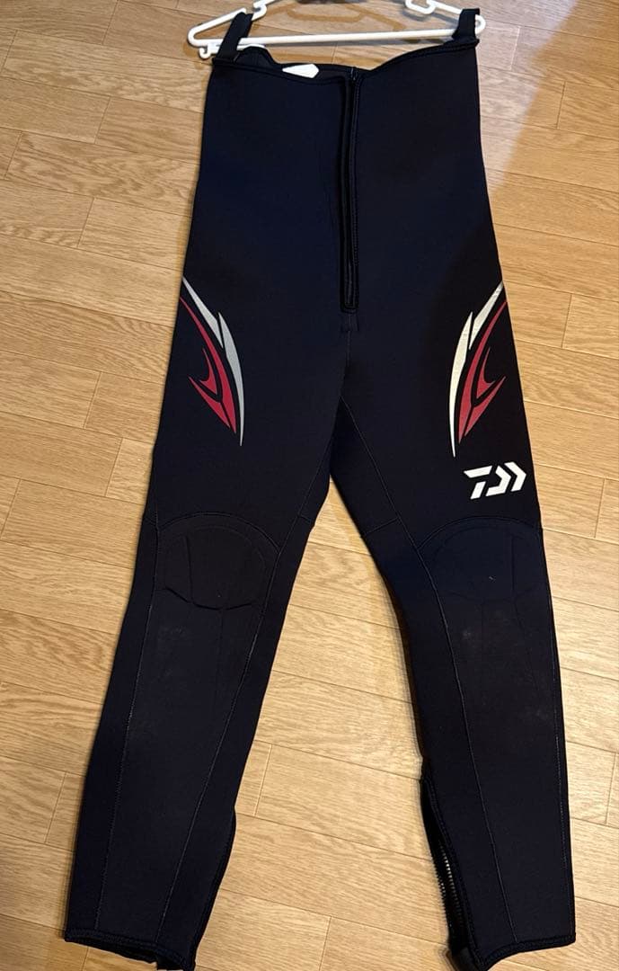 Daiwa 鮎タイツ 黒/赤 スリムフィット