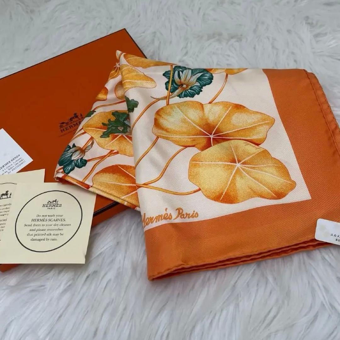 新品保管品　エルメス　HERMES 未使用品　カレ90 　スカーフ　オレンジ系
