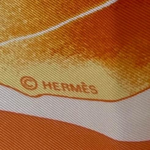 新品保管品　エルメス　HERMES 未使用品　カレ90 　スカーフ　オレンジ系