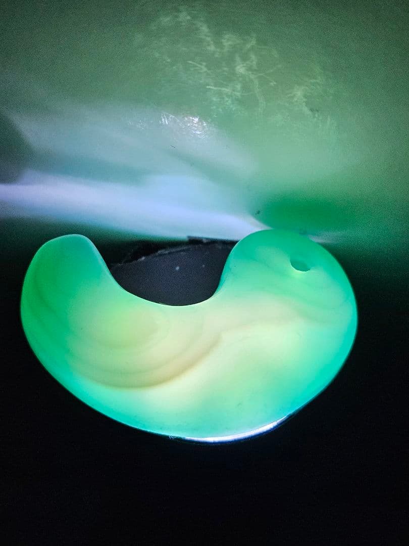 綺麗白い縞　瑪瑙勾玉