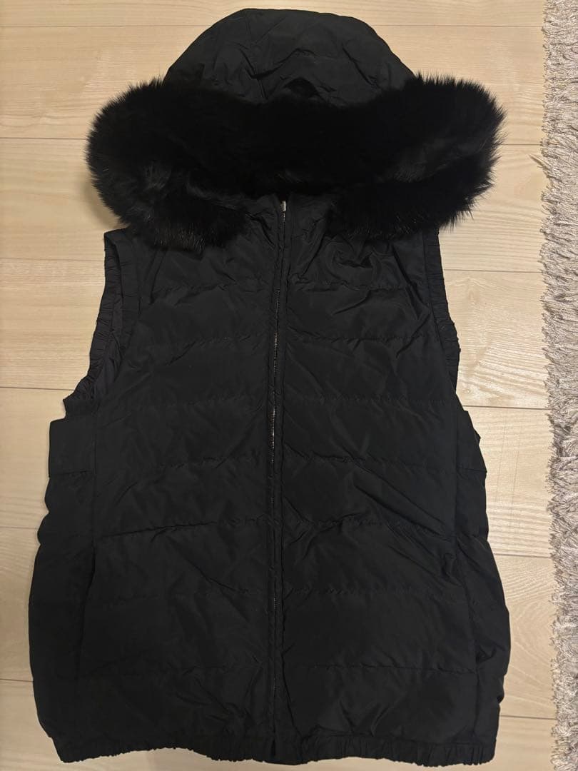 【SALE】 Max Mara ブラックダウンベスト（ファー付き）