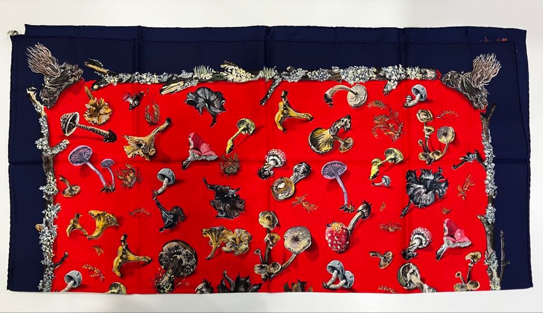 あ*き様 HERMES キノコ柄 スカーフ カレ90 エルメス　シルク　ネイビー