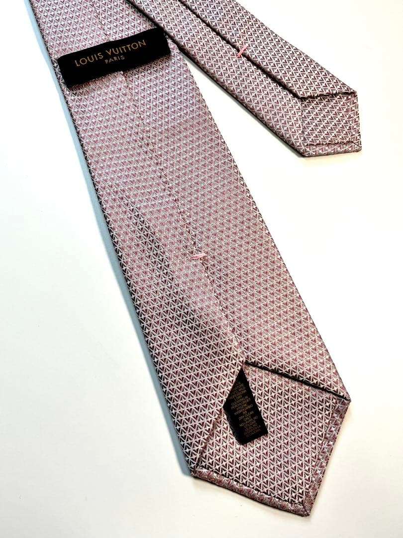 ✨極美品✨LOUIS VUITTON ルイヴィトン　ネクタイ　ダイヤモンドV