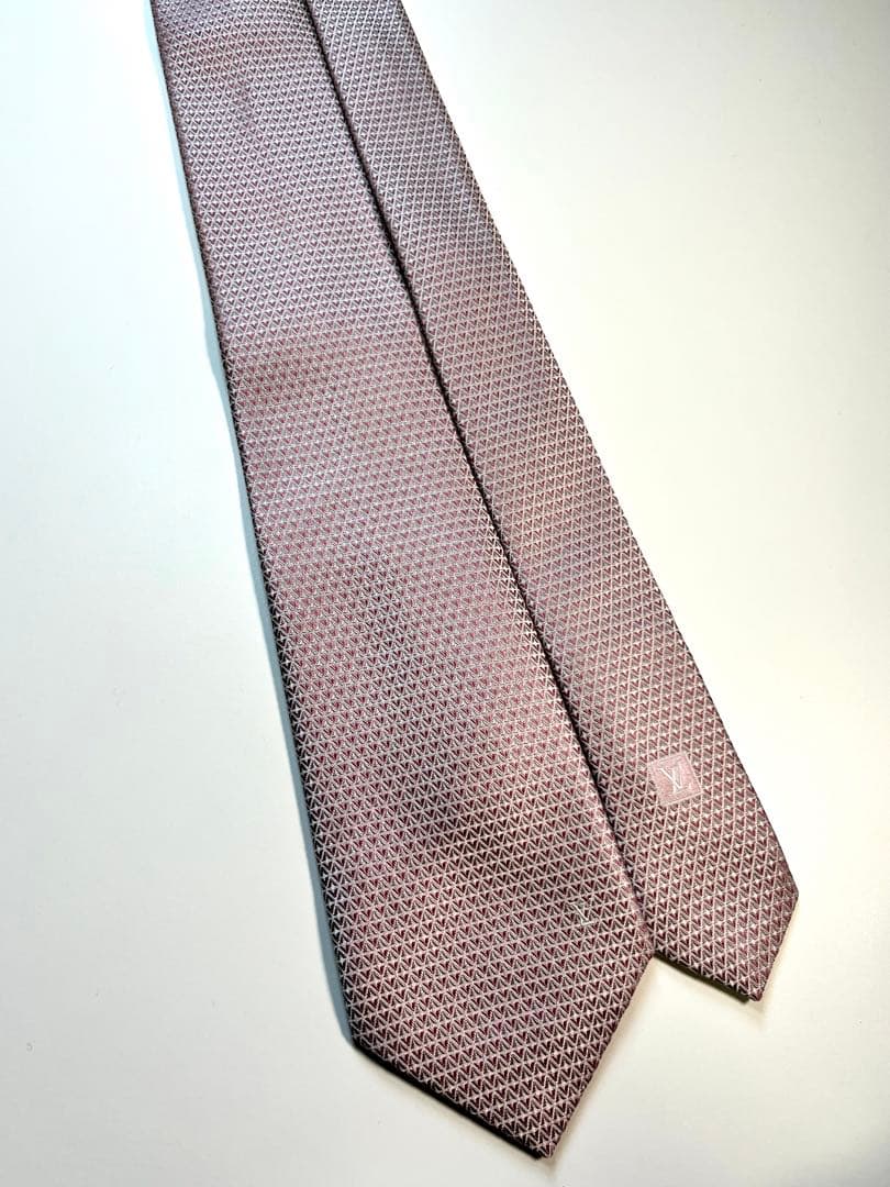 ✨極美品✨LOUIS VUITTON ルイヴィトン　ネクタイ　ダイヤモンドV