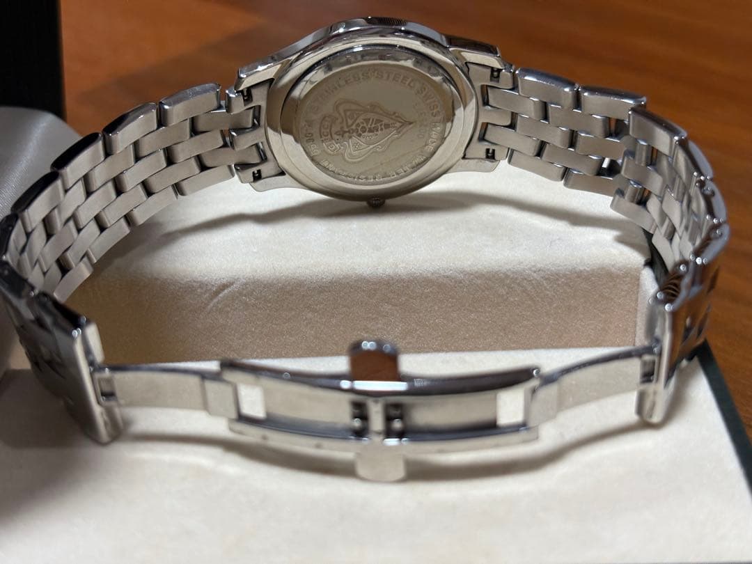 【美品】GUCCI グッチ腕時計 5500M 金属ベルト 黒文字盤 メンズ腕時計