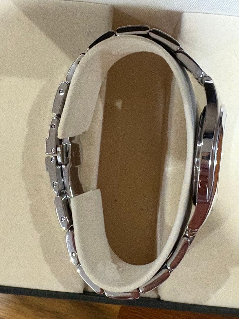 【美品】GUCCI グッチ腕時計 5500M 金属ベルト 黒文字盤 メンズ腕時計