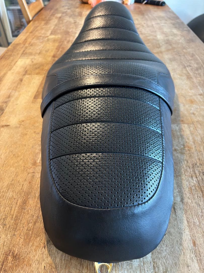 ハーレー　スポーツスター　XL883R 純正　シート