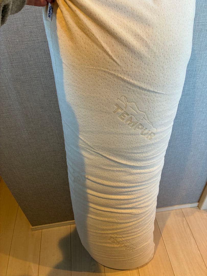 Tempur 抱き枕 クリーム色