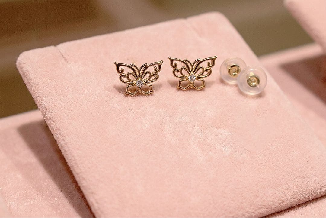 K18 バタフライスタッドピアス