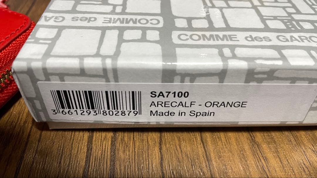 コムデギャルソンウォレット　ラウンドファスナー　二つ折り財布 赤　ほぼ新品